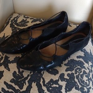 Women's Earthies Size 12 Black Flats